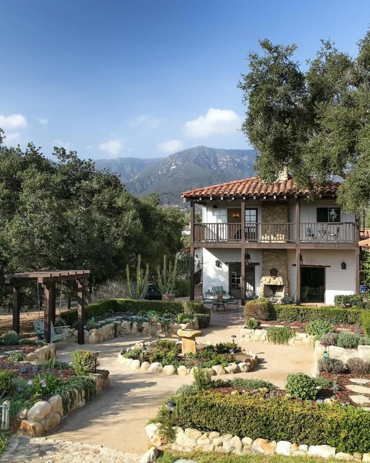 体育平台-肯达尔-詹娜购置2300万牧场风格庄园 近期社媒晒拉伸照秀身材