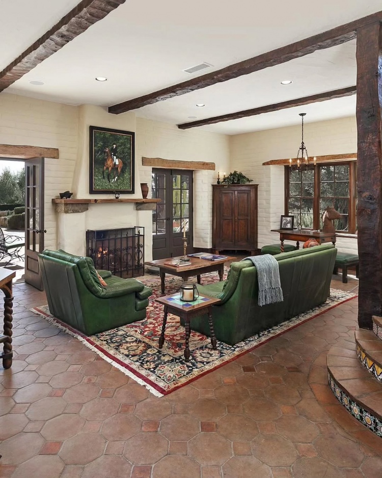 体育平台-肯达尔-詹娜购置2300万牧场风格庄园 近期社媒晒拉伸照秀身材