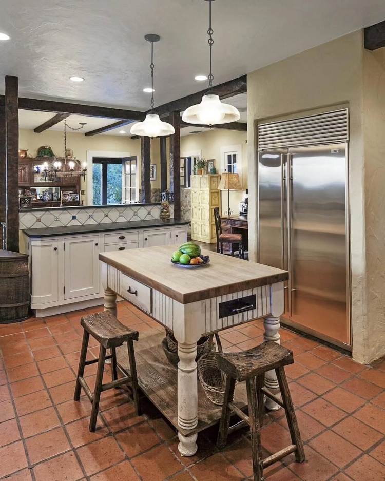 体育平台-肯达尔-詹娜购置2300万牧场风格庄园 近期社媒晒拉伸照秀身材