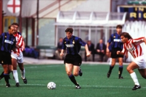 开云体育-30年前的今天:萨内蒂上演国米处子秀,开启858场蓝黑故事