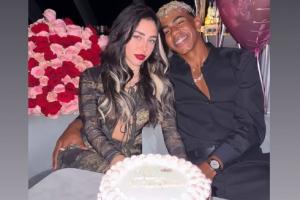 开云体育官网-打得火热!大7岁女友回复亚马尔:❤️,两人恋情今日公开