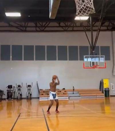 1692178880505062396.png 开云体育官网-勇士新惊喜?库明加苦练连进5记三分 打野球轰60分