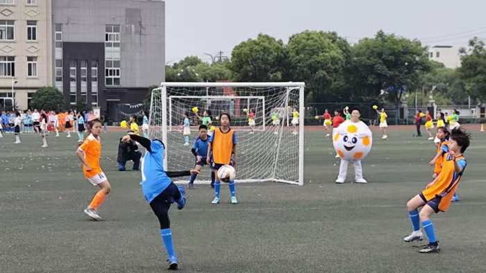 扬州两会热议足球后备人才培养:U23国足“同款苗”如何在地方“生根发芽”?|全国两会|青训|国际赛场|扬州市|校园足球_新浪体育_新浪新闻