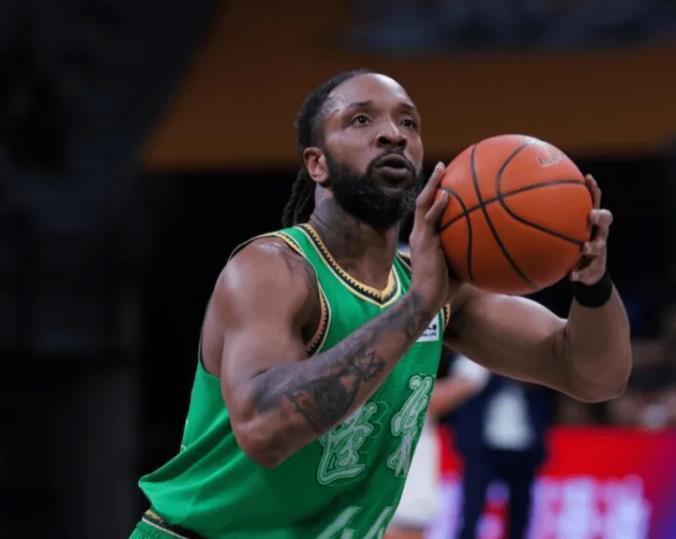 失望透顶！辽篮输青岛尴尬画面曝光 威尔斯没握手直接回更衣室