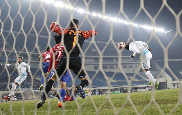 大连足球史上今天:2017年穆谢奎双响,一方2-0北京北控,附评分|大连一方|客场|射门|中甲|中甲联赛_新浪新闻