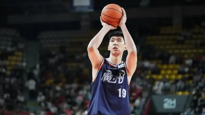开云体育-CBA最佳阵容3人成大赢家！李弘权逐步提升，庞峥麟+徐昕获认可！|篮板|球员|赛季|杜锋|星锐_新浪体育_新浪新闻